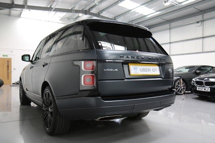 Land Rover Range Rover SDV6 Vogue with 22" Alloys, Glass Roof and SVO Paint 3