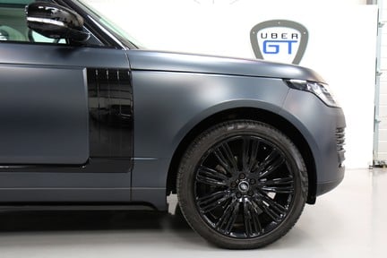 Land Rover Range Rover SDV6 Vogue with 22" Alloys, Glass Roof and SVO Paint 15