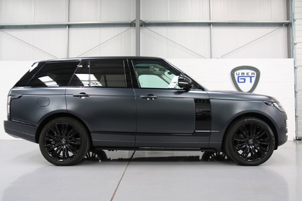 Land Rover Range Rover SDV6 Vogue with 22" Alloys, Glass Roof and SVO Paint 1