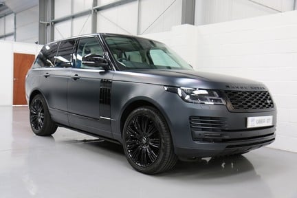 Land Rover Range Rover SDV6 Vogue with 22" Alloys, Glass Roof and SVO Paint 2