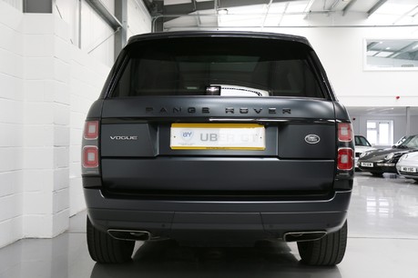 Land Rover Range Rover SDV6 Vogue with 22" Alloys, Glass Roof and SVO Paint Service History