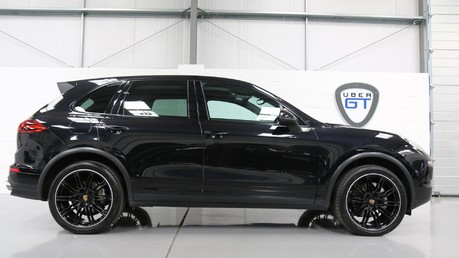 Porsche Cayenne D V8 S Tiprtonic S with 21" Alloys, Pan Roof, Burmester and More Video