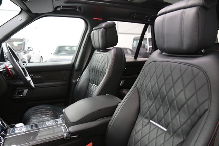 Land Rover Range Rover V8 SV Autobiography Dynamic with an Ultimate Specification 42