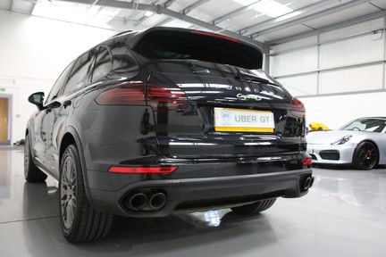 Porsche Cayenne S e-Hybrid Platinum Edition with Burmester and Panoramic Roof 3