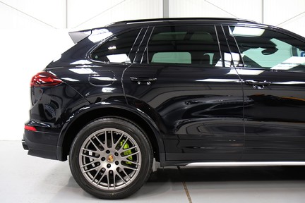 Porsche Cayenne S e-Hybrid Platinum Edition with Burmester and Panoramic Roof 16