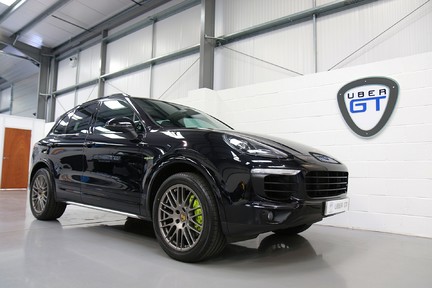 Porsche Cayenne S e-Hybrid Platinum Edition with Burmester and Panoramic Roof 2