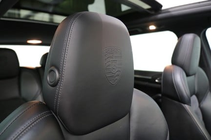 Porsche Cayenne S e-Hybrid Platinum Edition with Burmester and Panoramic Roof 24