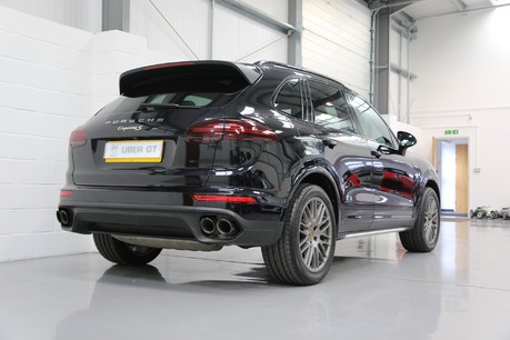 Porsche Cayenne S e-Hybrid Platinum Edition with Burmester and Panoramic Roof Service History