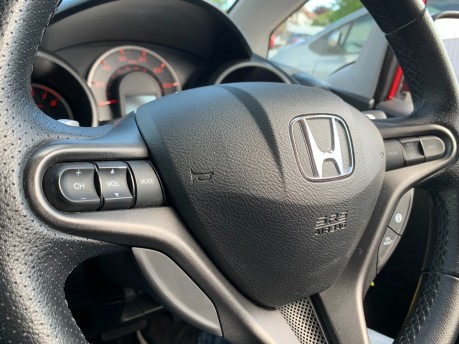 Honda Jazz I-VTEC ES PLUS AUTOMATIC 