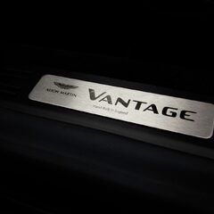 Aston Martin Vantage V8 1