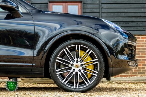 Porsche Cayenne 4.8 V8 TURBO S TIPTRONIC 4WD 12