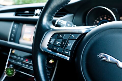 Jaguar XF 3.0 V6 S 23