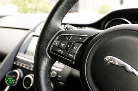 Jaguar E-Pace 2.0 SE AWD 19