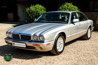 Jaguar XJ SOVEREIGN 3.2 V8 SWB 43