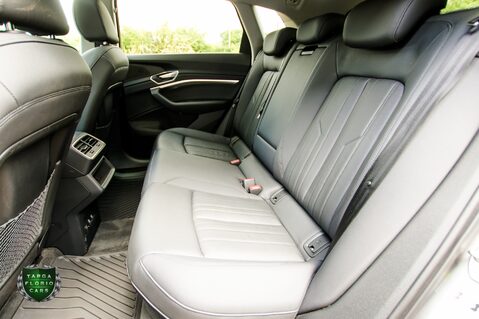 Audi E-Tron QUATTRO BASE 21