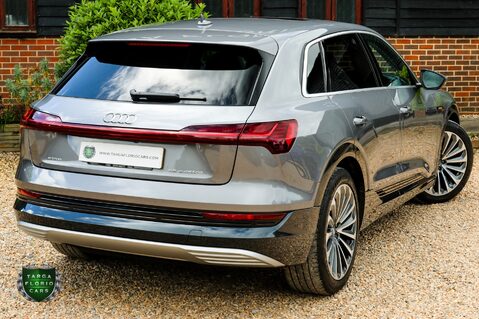 Audi E-Tron QUATTRO BASE 61
