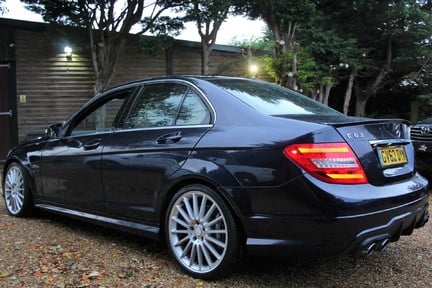 Mercedes-Benz C Class C63 AMG - FULL MB HISTORY - RECENT SERVICE - SUNROOF - RARE COLOUR 9