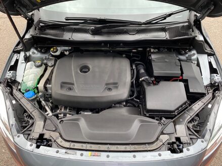 Volvo V40 T3 MOMENTUM