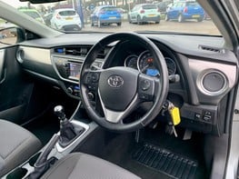 Toyota Auris ICON DUAL VVT-I 17