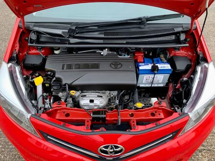 Toyota Yaris VVT-I TR