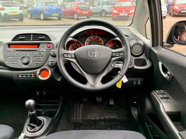 Honda Jazz I-VTEC ES PLUS 18