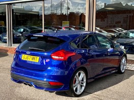 Ford Focus ST-3 8