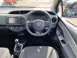 Toyota Yaris VVT-I ICON TECH 18